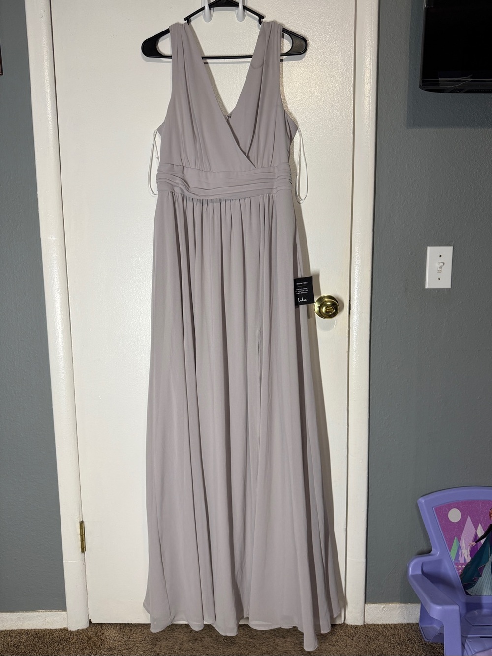 Lulu’s grey dress